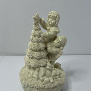 Snow Babies Vintage Children Star on Christmas Tree Off White Musical Motion
